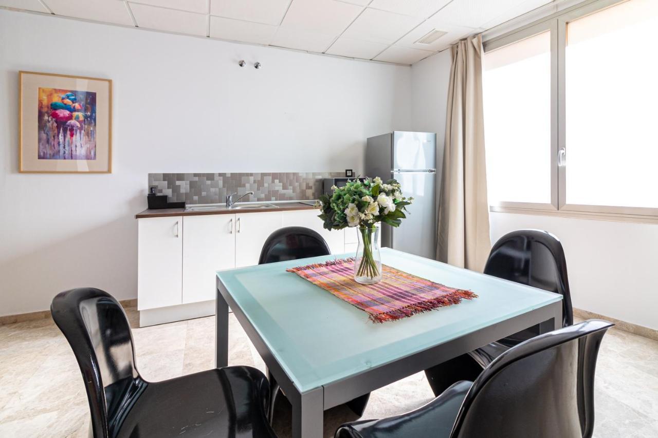 Saenz Suites Gallery By Bossh! Apartments Malaga Exterior photo