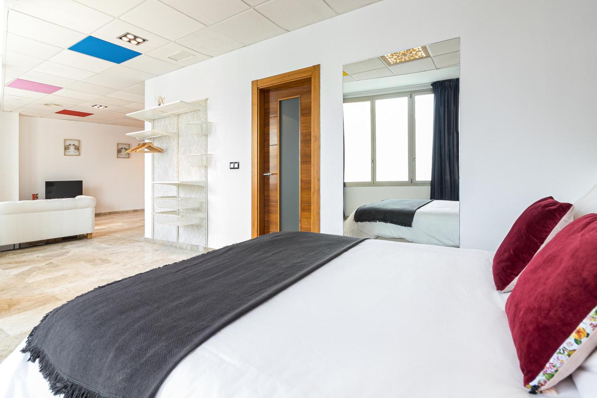Saenz Suites Gallery By Bossh! Apartments Malaga Room photo